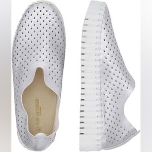 NWOT IISE JACOBSEN TULIP Women's slip-on Shoes In Metallic Silver. Sz 38 (7.5-8)